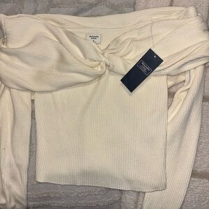 NWT Abercrombie Cream Off-Shoulder Sweater size M